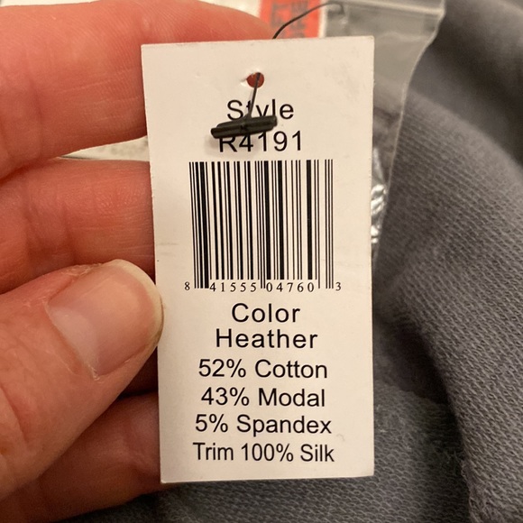 Linq - designed in LA - over the bottom shirt/ sweater - Picture 13 of 13